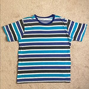 Arizona Jean Company Blue and Black Short Sleeve Tee